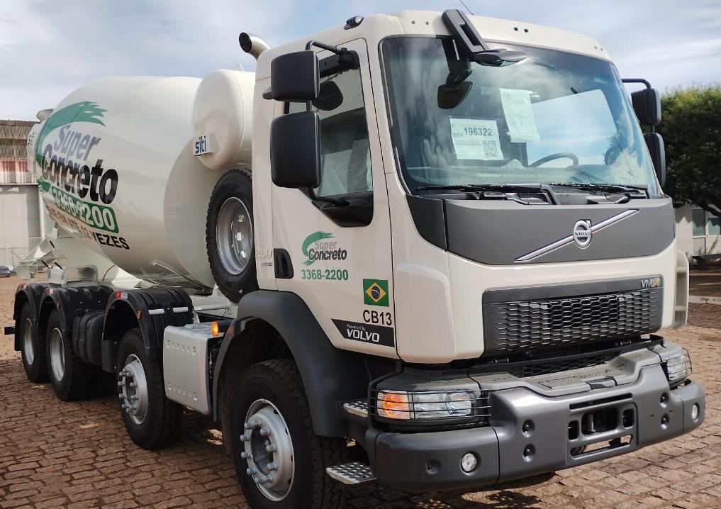 Caminhão betoneira Volvo Super Concreto